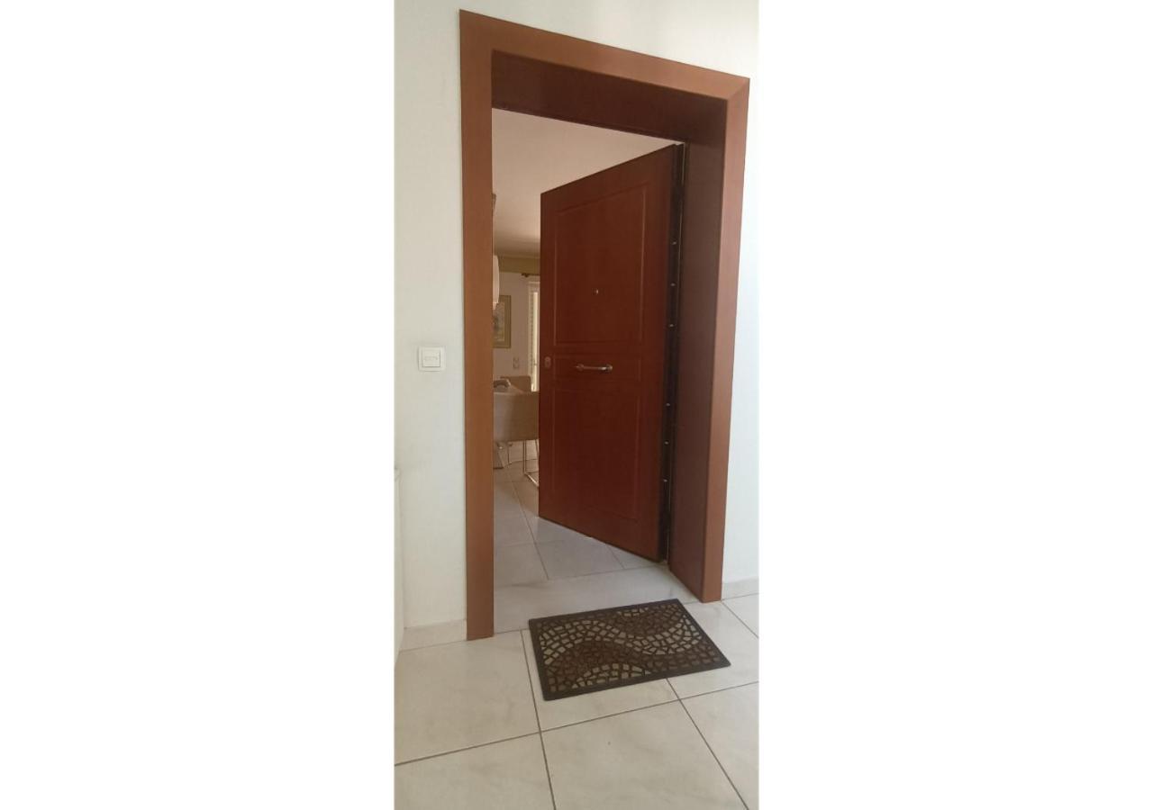 Kesariani's Luxury 750s.f /70 S.m 2 Bedrms 1,5km To Center 1,3 Metro Evangelismos Athens