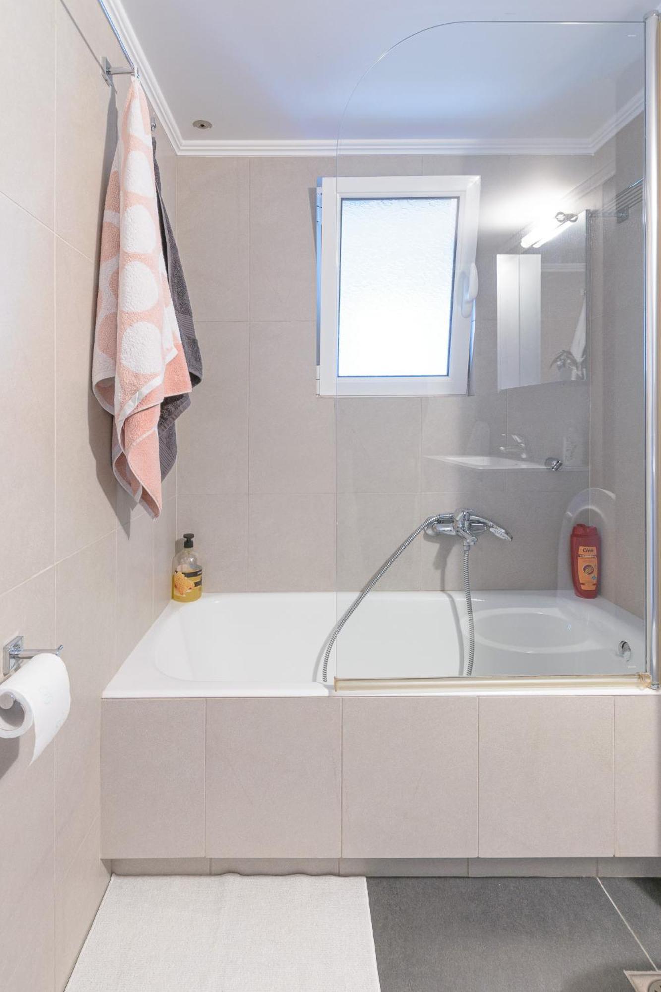 Apartment Kesariani's Luxury 750s.f /70 S.m 2 Bedrms 1,5km To Center 1,3 Metro Evangelismos *